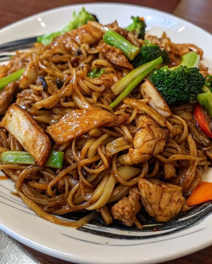 Czosnkowy kurczak Lo Mein 🧄🍜