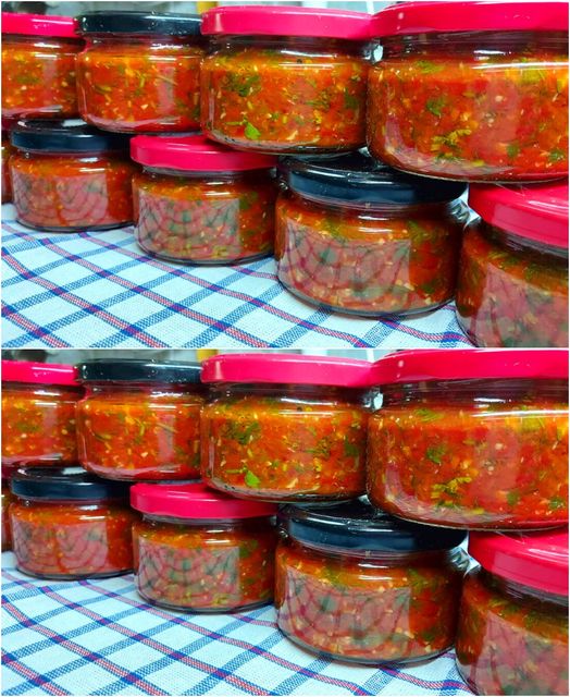 Na zimę gotuję dużo adjiki z czerwonej papryki. Ruszaj zimą w wielkim stylu