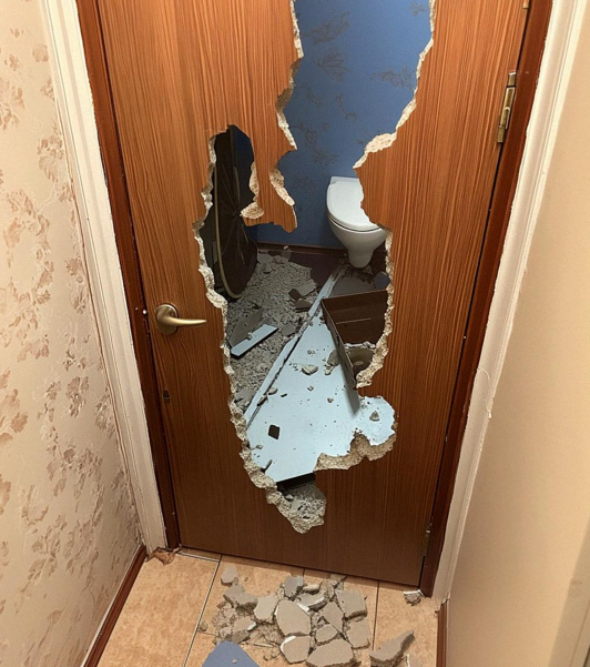 Wróciłem do domu i zobaczyłem zniszczone drzwi do łazienki — kiedy dowiedziałem się, co się stało, złożyłem pozew o rozwód